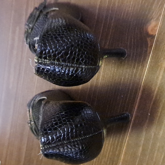 Vina, Ladies Black High Heels Snake Skin Pattern, size 7 1/2 M - Picture 2 of 5